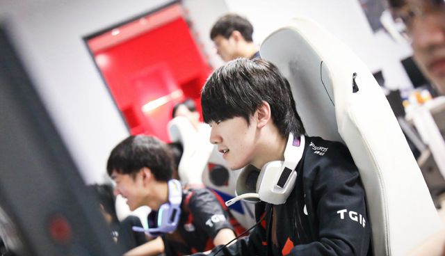 在与巴林的 在与巴林的