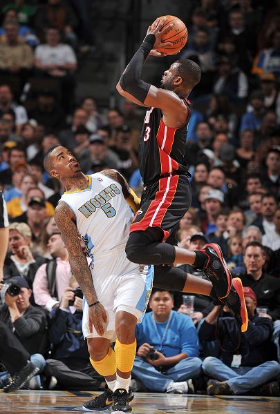 内举办的马 内举办的马